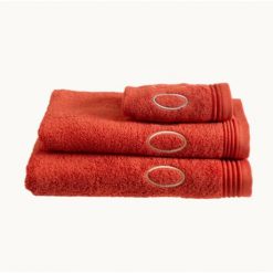 Juego de toallas muy suaves y absorbentes de terracota. Buena calidad a un precio bajo. Con un color muy elegante