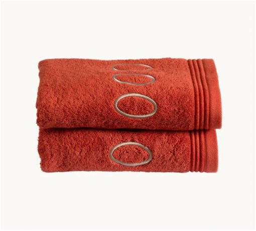 Juego de toallas muy suaves y absorbentes de terracota. Buena calidad a un precio bajo. Con un color muy elegante
